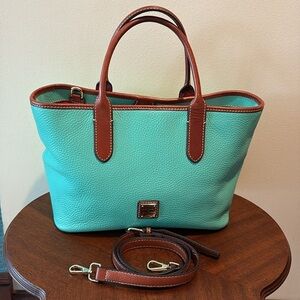 Dooney Bourke Bright mint satchel
Crossbody /Shoulder bag
Leather/brown trim